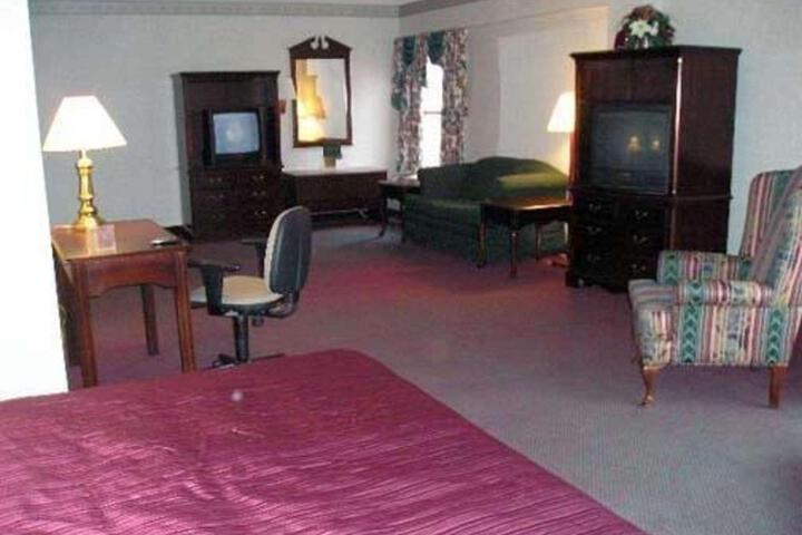1 King Bed (5 of 14)
