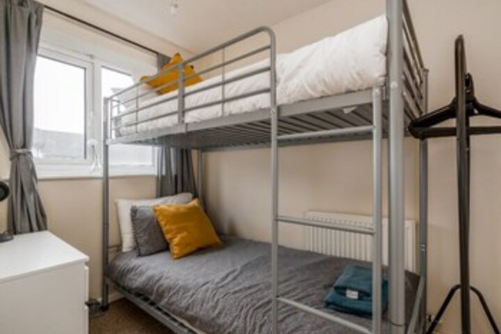 Room 11 of 27