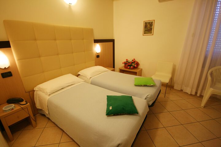 Room 8 of 49