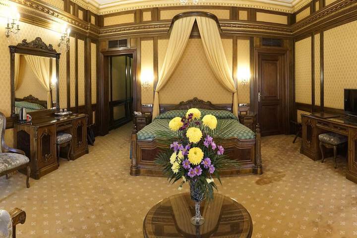 Room 2 of 39