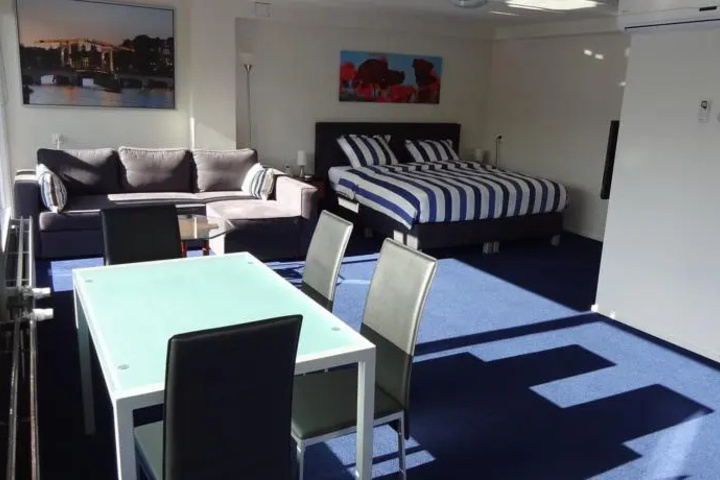 Room 2 of 8