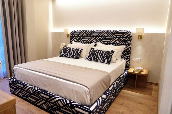 Room 6 of 27