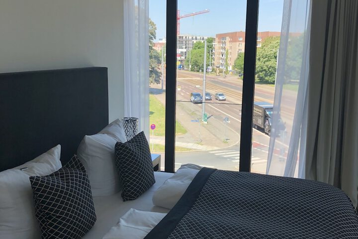 Room 42 of 62