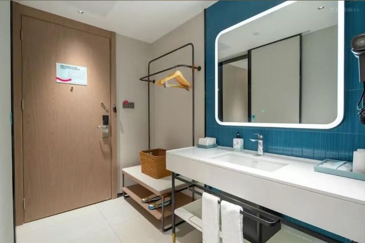 Room 7 of 13