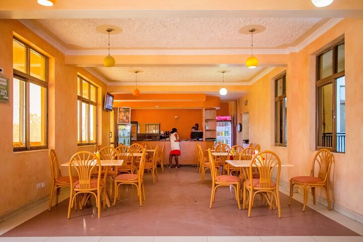 Dining 39 of 51