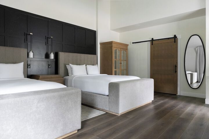 Room 44 of 166