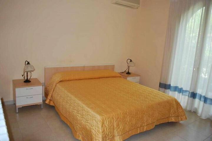 Room 9 of 38