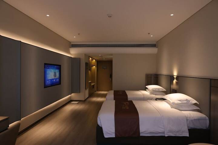 Room 25 of 62