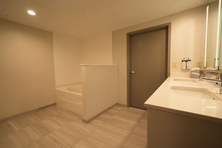 2 Queen Beds Suite (7 of 13)