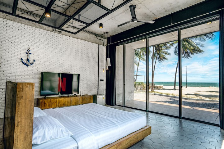 Room 4 of 36