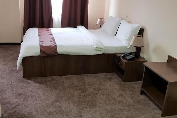Room 13 of 73