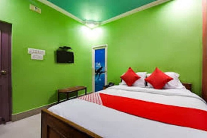 Room 6 of 17