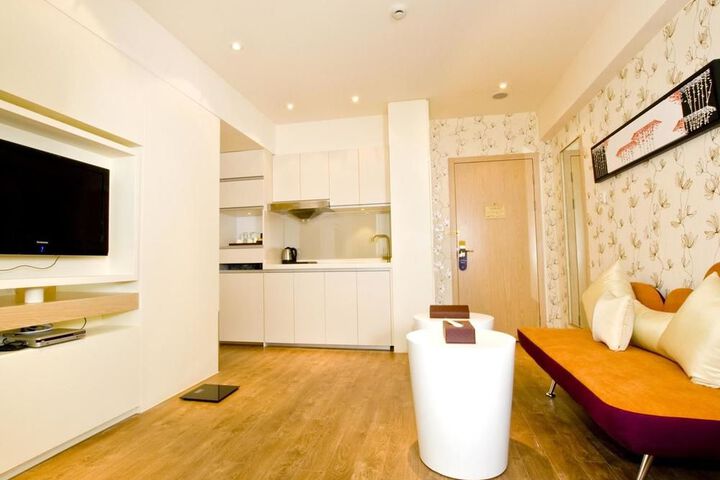 Room 20 of 166