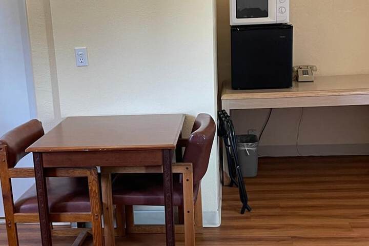 Room 16 of 28