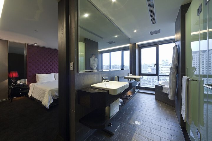 Room 13 of 69