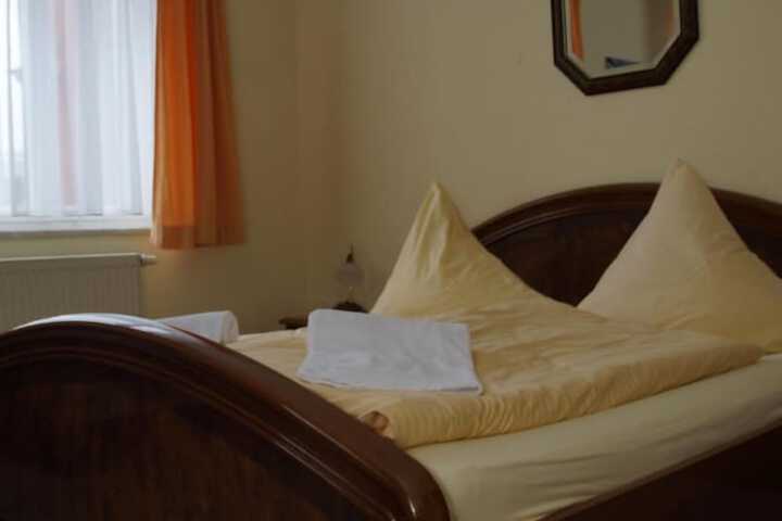 Room 8 of 39