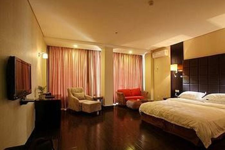 Room 6 of 10
