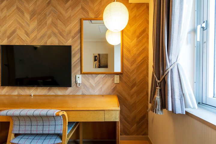 Room 9 of 47