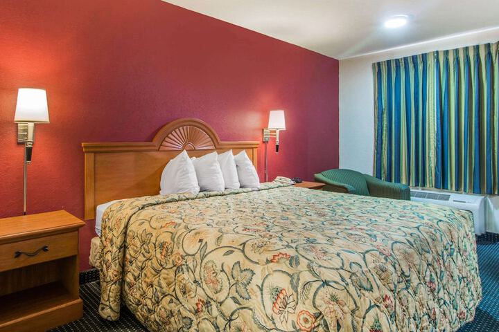 1 King Bed (1 of 3)