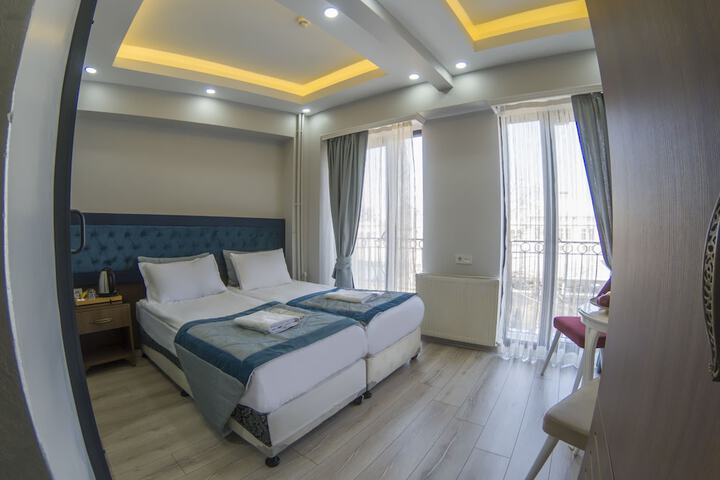 Room 10 of 98