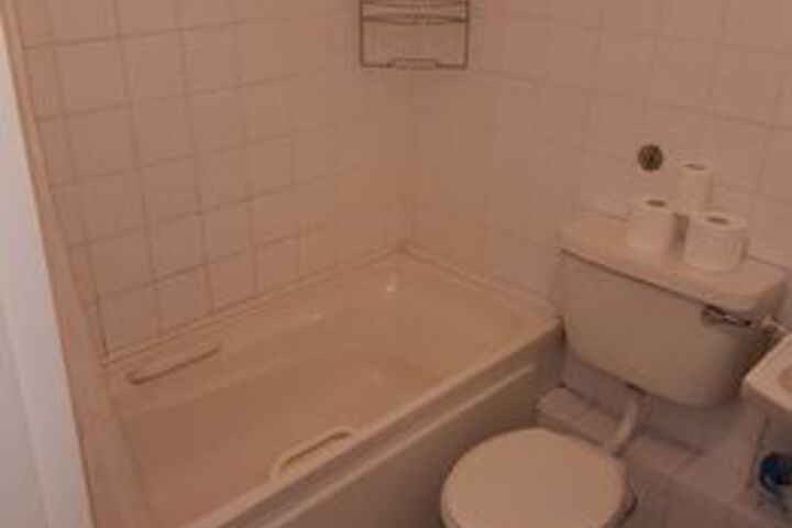 Room 3 of 33