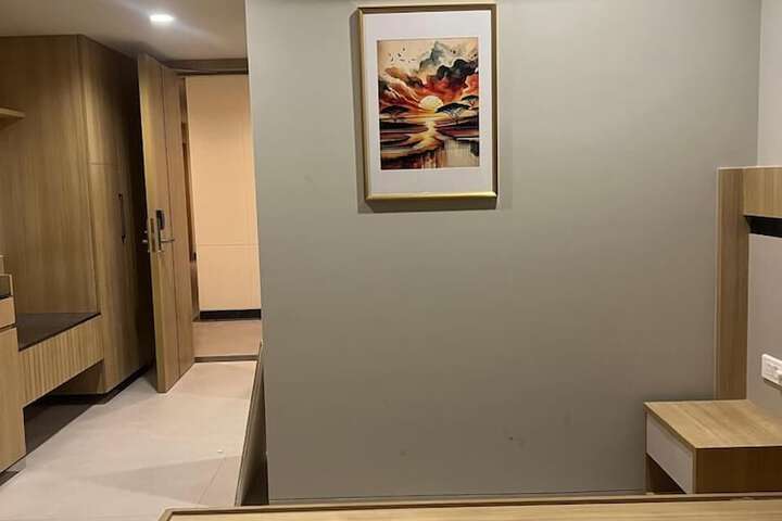 Room 13 of 35