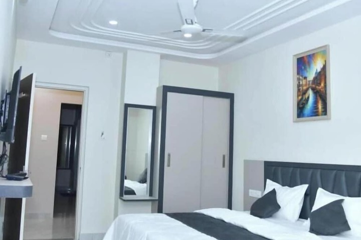 Room 2 of 12