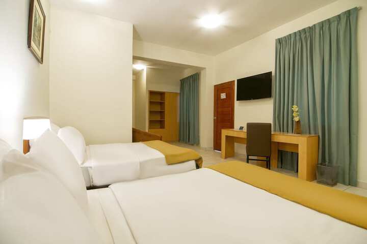 Room 17 of 36