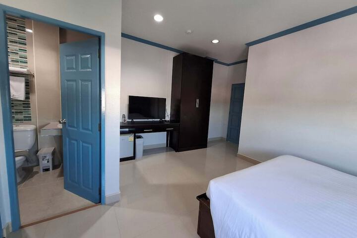 Room 26 of 34