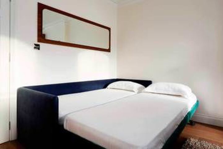 Room 9 of 20