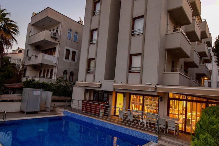Hotel with Pool