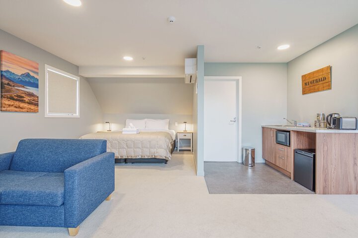 Room 5 of 10
