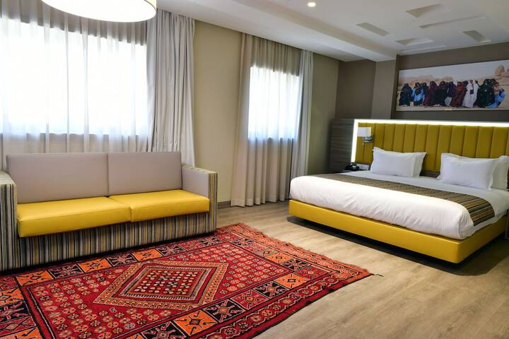 Room 9 of 37