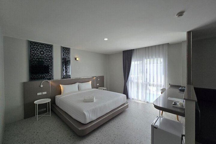 Room 33 of 85