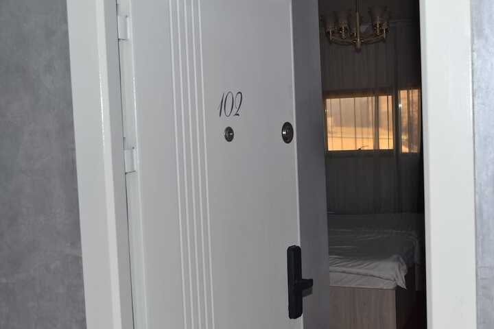 Room 8 of 21