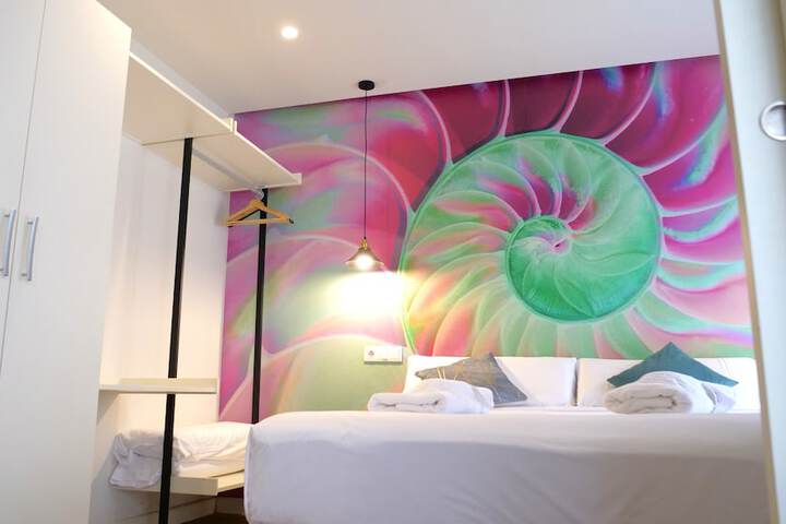 Room 15 of 83
