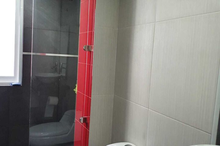 Room 2 of 8