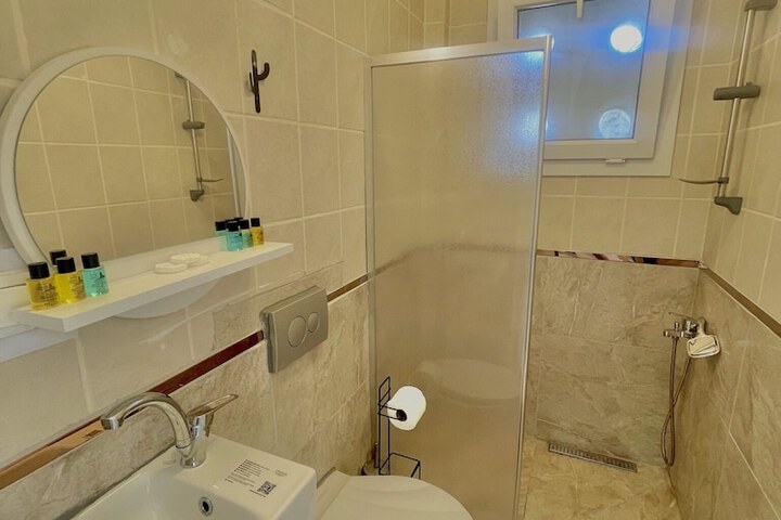 Room 10 of 40