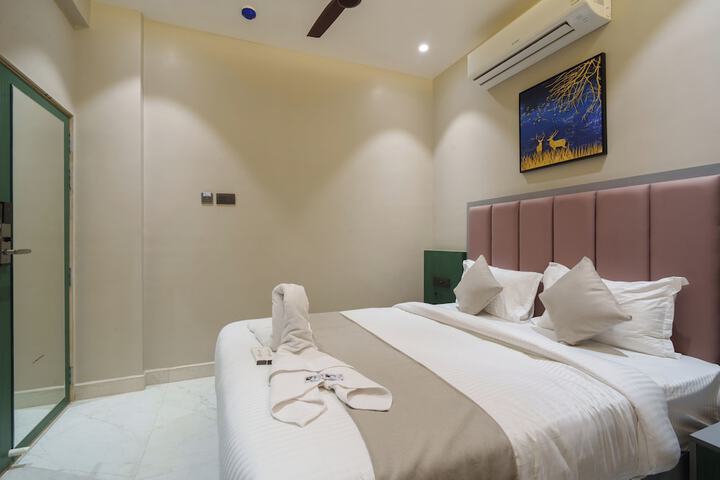 Room 32 of 48
