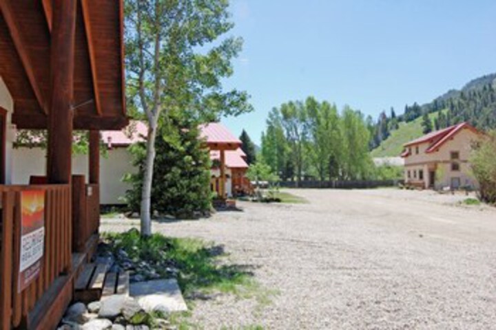 Property Grounds 19 of 23