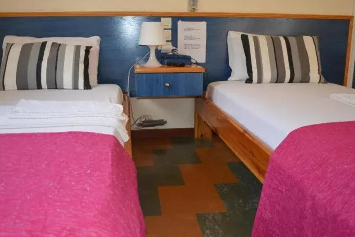 Room 4 of 9