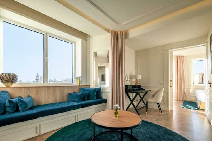 Room 33 of 89