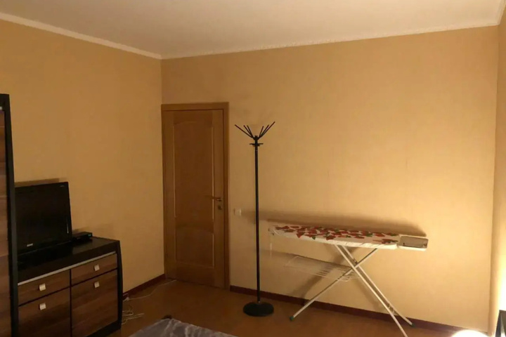 Room 4 of 16