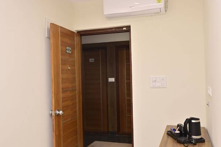 Room 33 of 78
