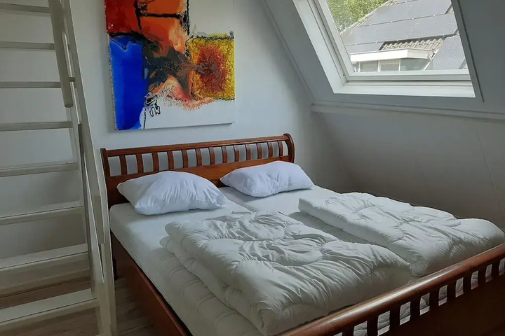 Room 6 of 15