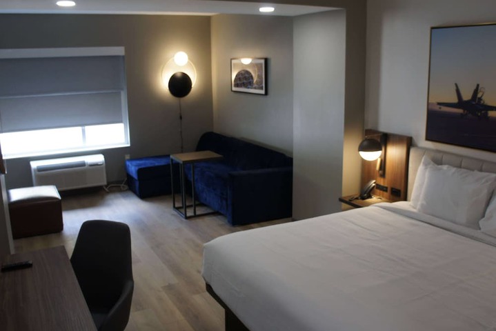 1 King Bed (6 of 13)