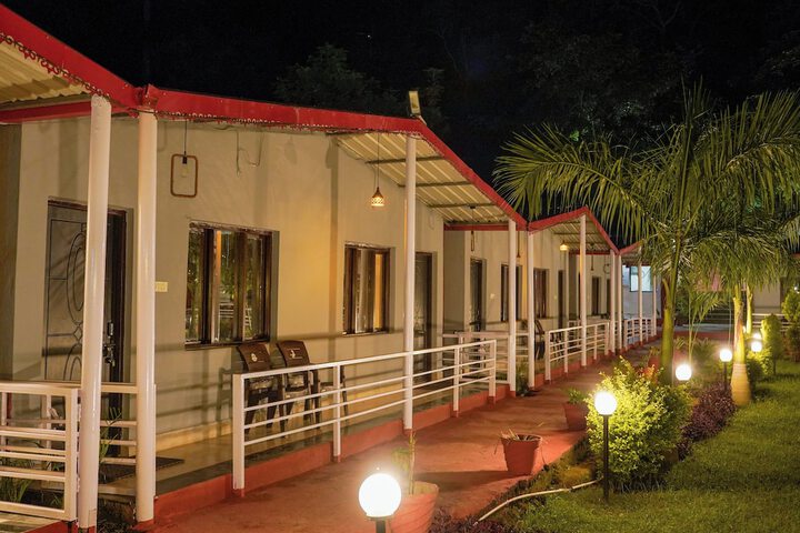 Hotel Exterior 35 of 47