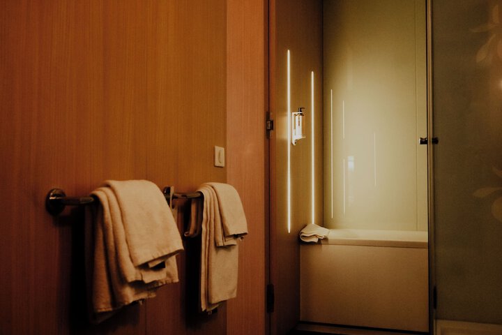 Room 46 of 105