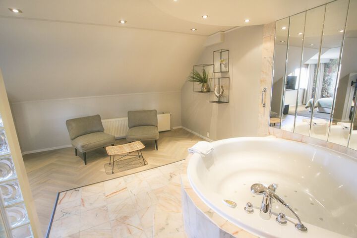 Jetted tub