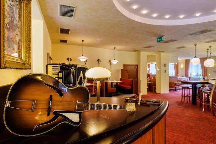 Entrance & Lobby